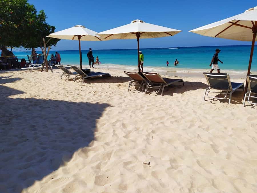 Cartagena de Indias: Pasadia 5 Islas del rosario and Baru boat trip - Rosario Islands: sea panoramas, then swimming and food time