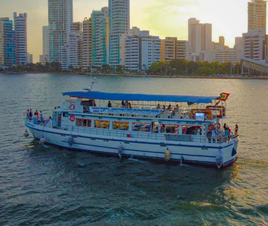 Cartagena de Indias: Sunset Cruise Open Bar with Dance Show - A 2-hour Cartagena Bay sunset cruise with DJ and dance lessons