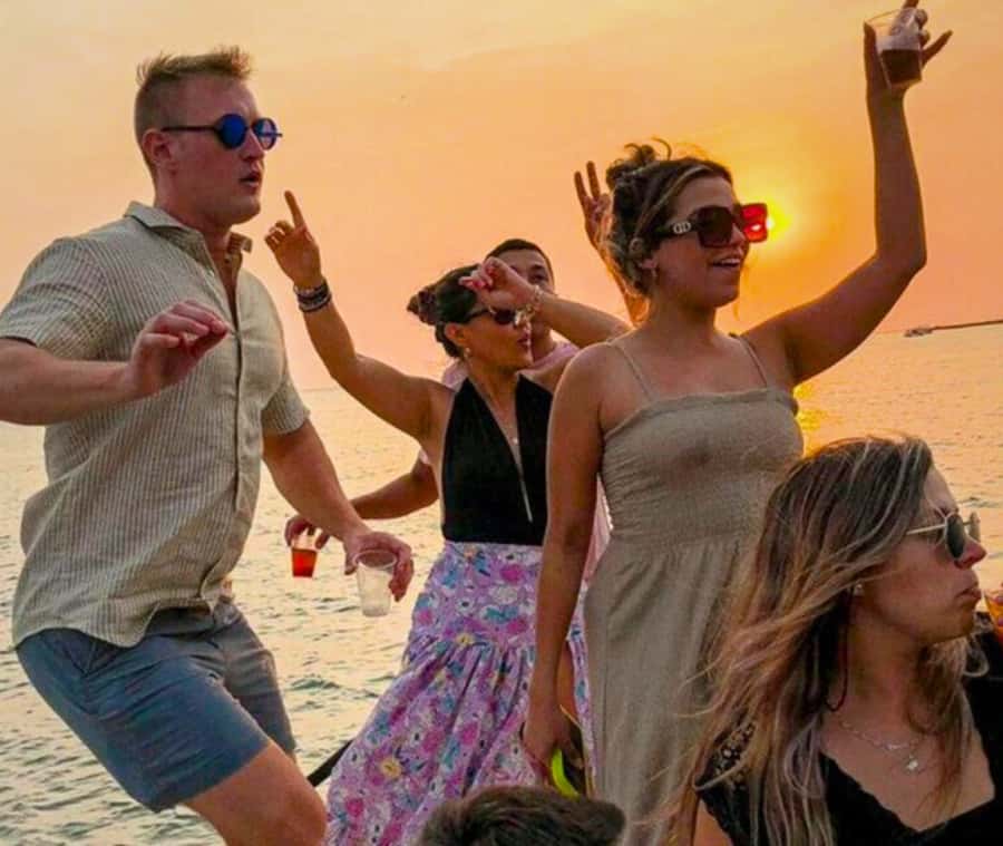 Cartagena de Indias: Sunset Cruise Open Bar with Dance Show - Entering the right spot at Muelle de la Bodeguita, Door 4
