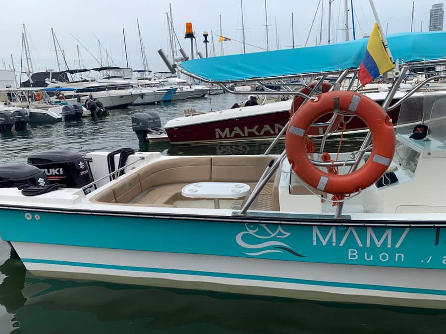 CARTAGENA, EXCLUSIVE launch for Rosario and Baru Islands - Getting around comfortably on MAMAJUMA: sound, shower, loungers, and power