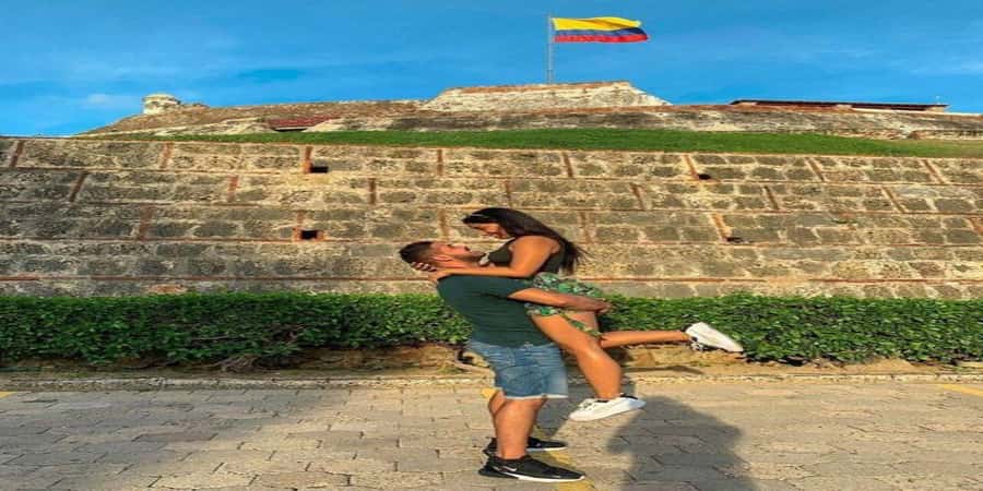 Cartagena: Explore with a city tour aboard a typical "chiva". - A typical chiva day in Cartagena, 4 hours with built-in stops