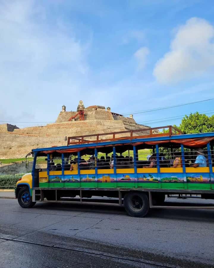 Cartagena: Explore with a city tour aboard a typical "chiva". - Where you start: Bocagrande pickup and why punctual matters