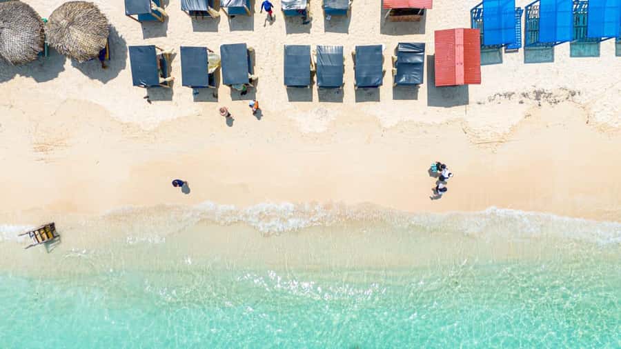 Cartagena: Full day at quiet beach with facilities and lunch - Leaving Cartagena: Camellón de los Mártires pickup and the 40-minute ride