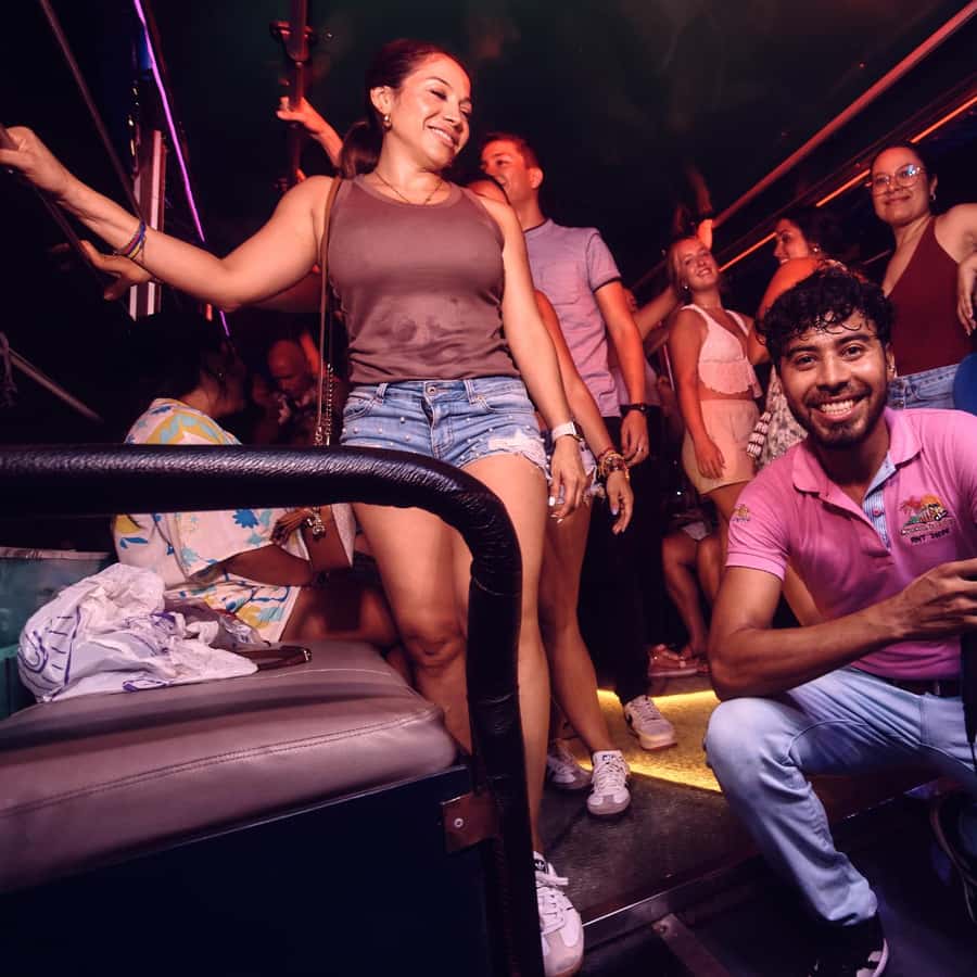 Cartagena: Funny PartyBus with dance floor and good music! - Quick hits: what makes this PartyBus work