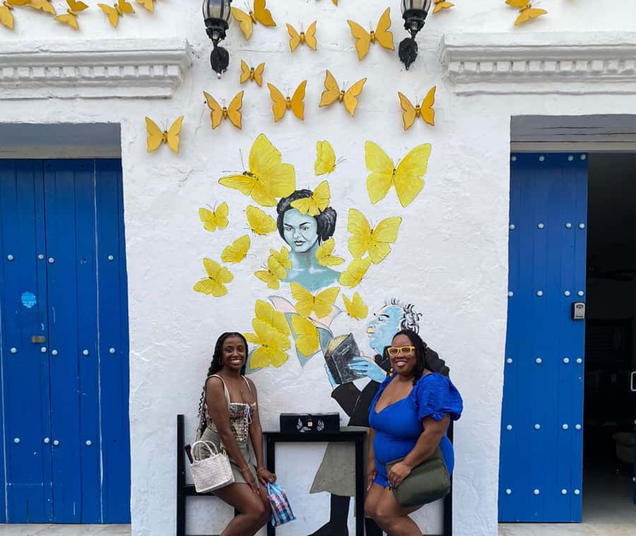 Cartagena: Gabriel García Márquez Private Walking Tour - Pickup, private pacing, and why 150 minutes is a sweet spot