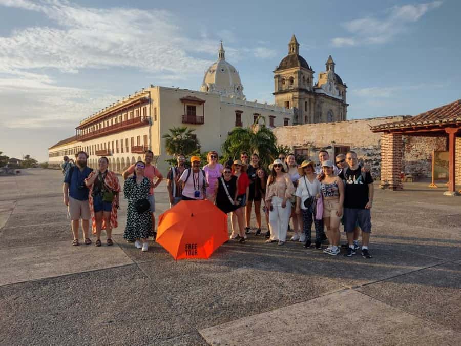 Cartagena: Historic Center and Getsemaní Shared Walking Tour - Slavery and commerce: Portal de los dulces and Plaza de la Aduana