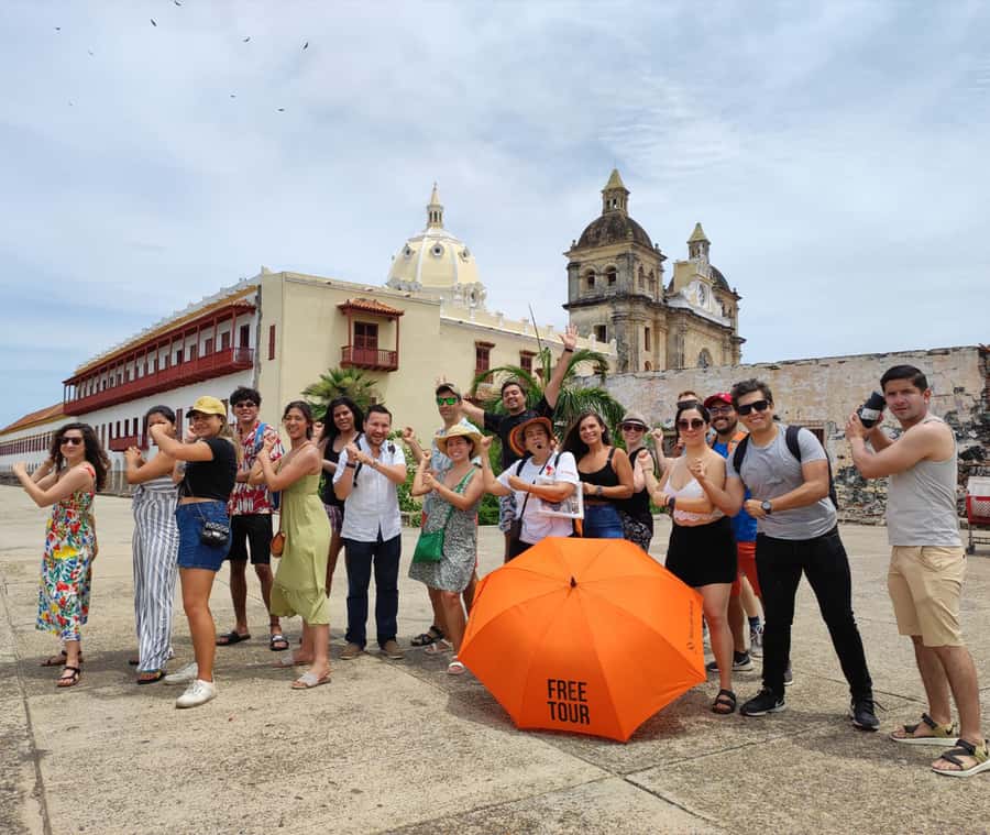 Cartagena: Historic Center and Getsemaní Shared Walking Tour - Museums stops you can actually use: Modern Art, Gold, and Emerald