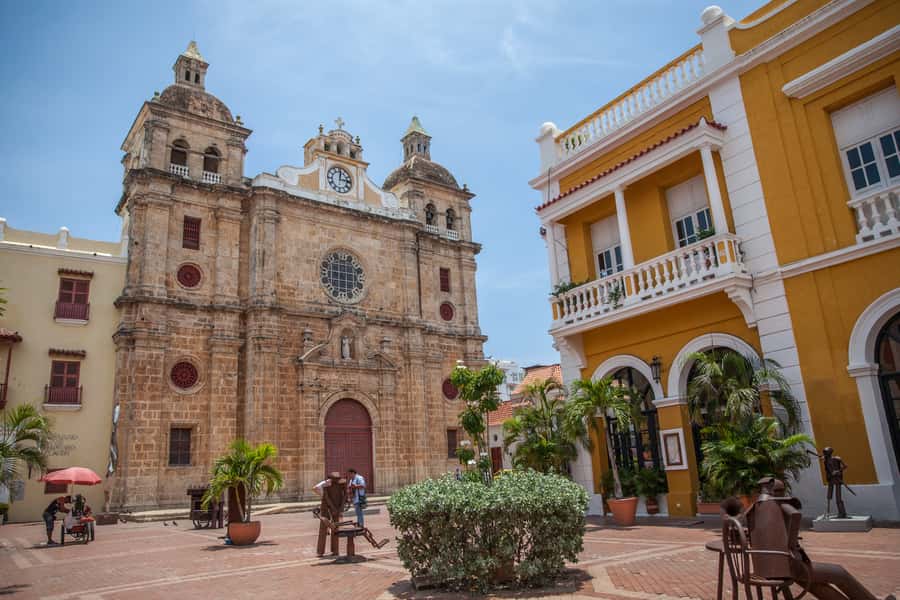 Cartagena: History, Culture & Coffee Experience - Plaza, Park, and the Wildlife Moment at Centenario Park