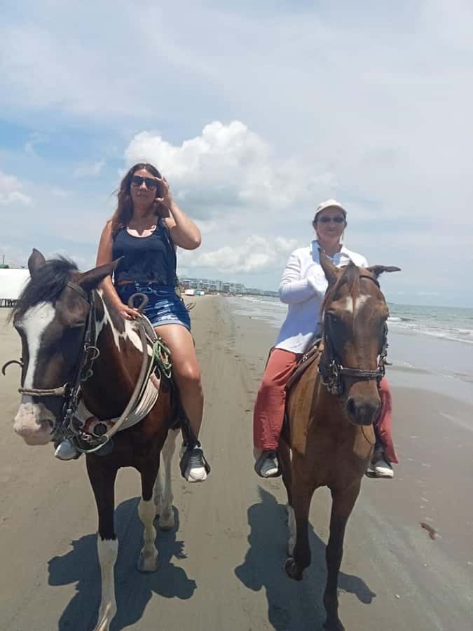 Cartagena: Horse Riding on the Beach with Photos and Lunch - La Boquilla Lunch: Simple Food and a Set of Included Drinks