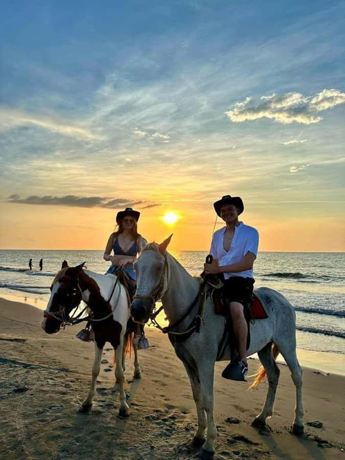 Cartagena: Horse riding on the beaches of Cartagena & PHOTOS - The First Stretch: The Walk and Quick Beach Culture Brief