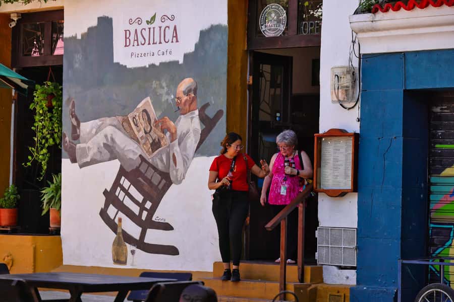 Cartagena Instagram Mobile Workshop: Scenic and Trendy Shots - Optional photos with Palenqueras, and how to plan for extra costs