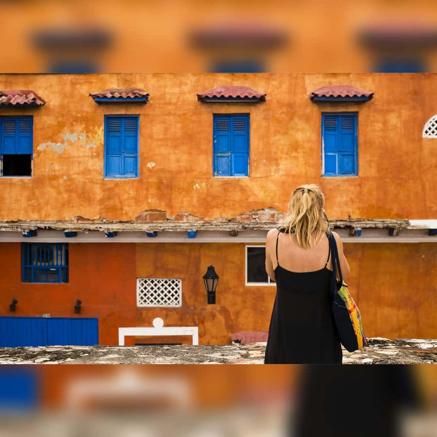 Cartagena Instagram Mobile Workshop: Scenic and Trendy Shots - Finding Plaza Trinidad, then starting with a photo plan
