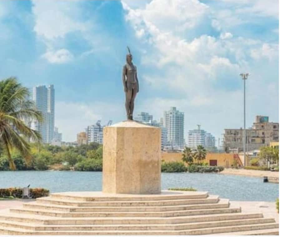 Cartagena: Panoramic City Tour, Monuments, Walls, Castle - The walled Old Town walk: Clock Tower, Las Bóvedas, and street-level Cartagena