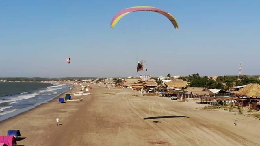 Cartagena: Paratriking Flight from the Beach - Guides you might meet: bilingual, hands-on, and focused on confidence