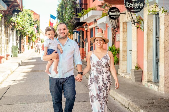 Cartagena Photo-Tour Experience - PRIVATE Photoshoot - Stop-by-stop in Cartagena, from Plaza Santo Domingo to the Clock Tower