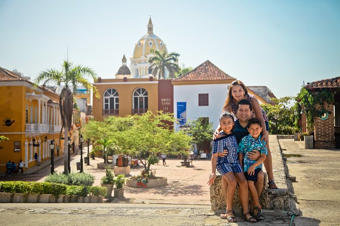 Cartagena Photo-Tour Experience - PRIVATE Photoshoot - Sergio’s direction: poses, discretion, and making you look comfortable