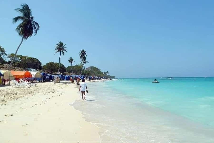 Cartagena: Playa Blanca BARU by speedboat with lunch - Lunch on Barú Island: what included means in real life