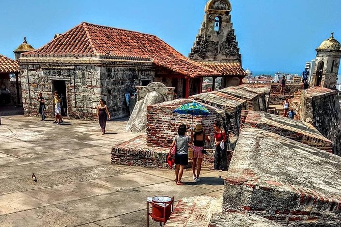 Cartagena : Private City Tour in the Walled city with Fortress - Bocagrande and Cartagena Bay: panoramic views with a social explanation
