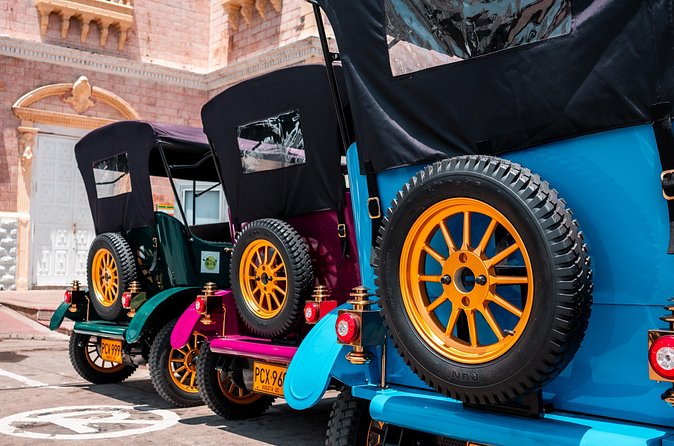 Cartagena Private Classic Car Tour Up to 5+ Bilingual Guide - Las Bóvedas artisan market: from colonial storage to handmade crafts