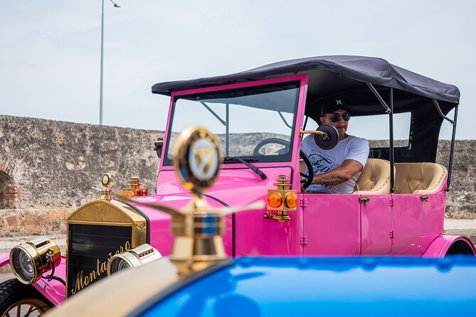 Cartagena Private Classic Car Tour Up to 5+ Bilingual Guide - Getsemaní street art and Afro-Caribbean culture, plus Trinidad Square