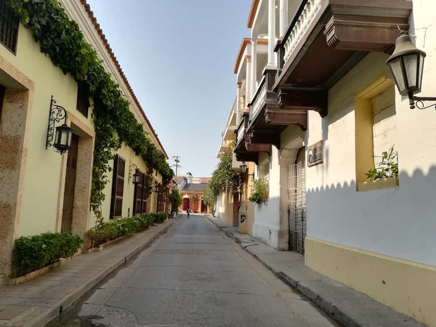 Cartagena: Private Walking Tour with German or Italian Guide - Torre del Reloj start, a calm way to get your bearings