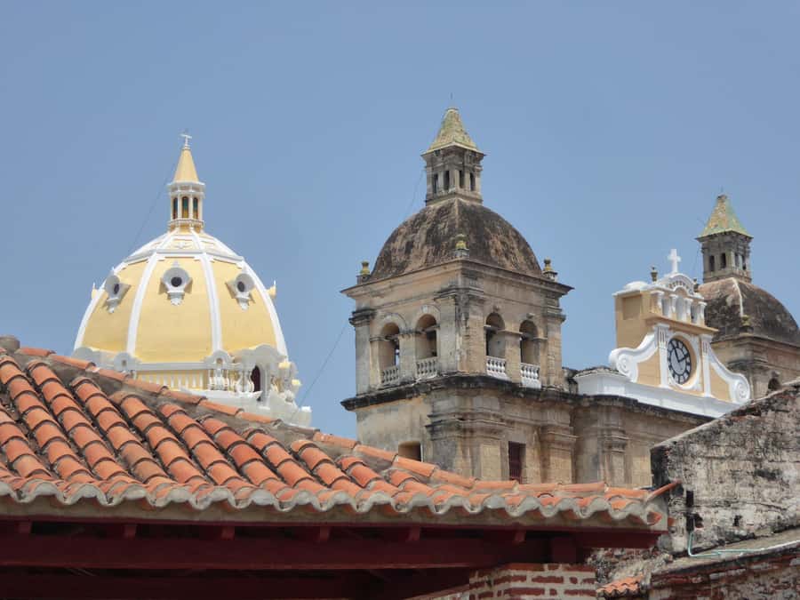 Cartagena: Private Walking Tour with German or Italian Guide - Plaza de Bolívar, la Proclamación, la Aduana: the walk that strings the city together