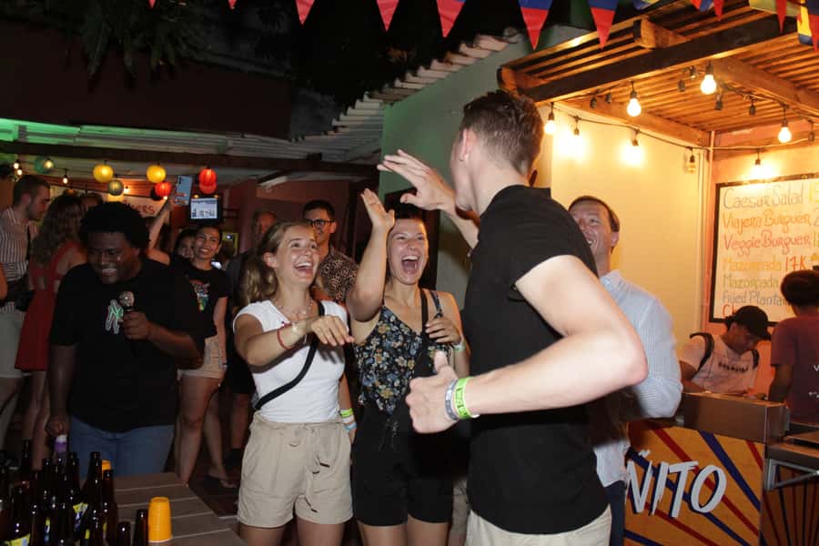 Cartagena: Pub Crawl with Dancing Lessons and Free Shots - Timing by day: how Monday, Wednesday, and Friday play out