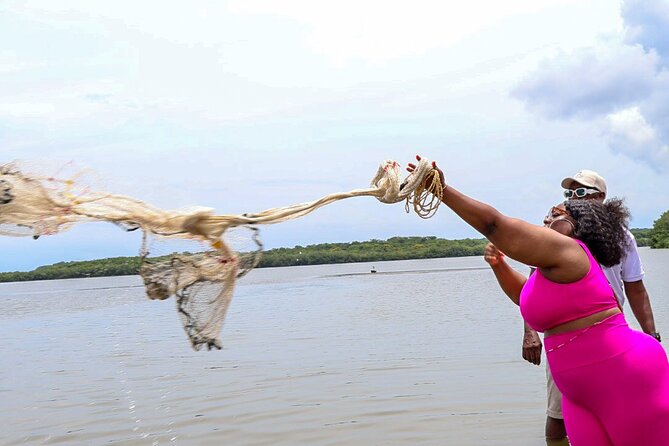 Cartagena Real : neighborhood, mangrove, fishing, typical lunch and culture - Cultural Stop on the Water and Drumming on the Island
