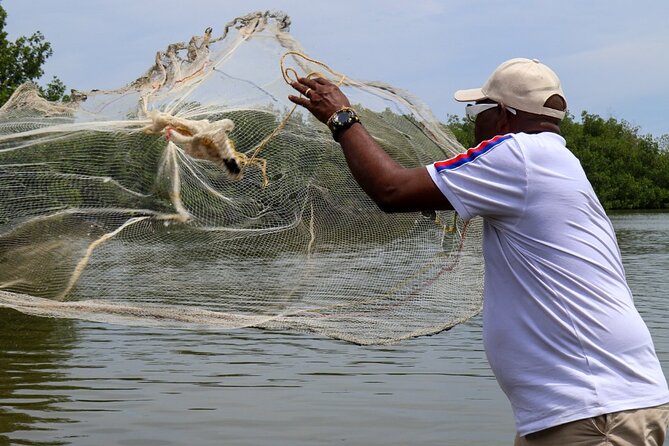 Cartagena Real : neighborhood, mangrove, fishing, typical lunch and culture - Getting There at Plaza de la Aduana, Then Back Again
