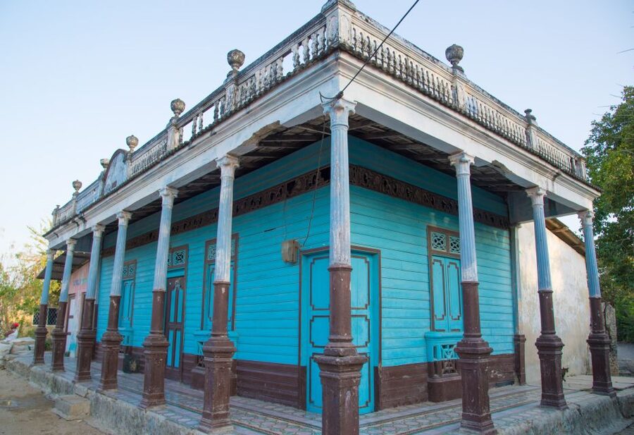 Cartagena: Rosario Island and Mangroves Private Day Trip - The village walk and handcrafters: souvenirs with context