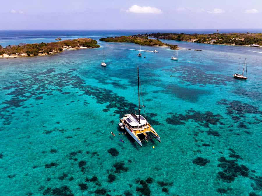 Cartagena: Rosario Islands Catamaran with Lunch and Snorkel - From Bodeguita Dock to Open Water: The Start Matters