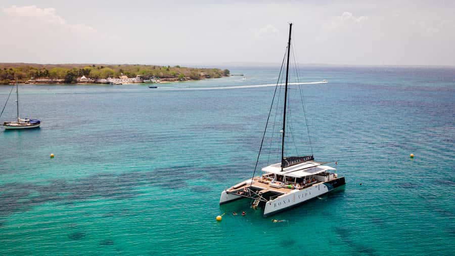 Cartagena: Rosario Islands Catamaran with Lunch and Snorkel - Drinks and the On-Board Vibe: Comfortable, Not Chaotic