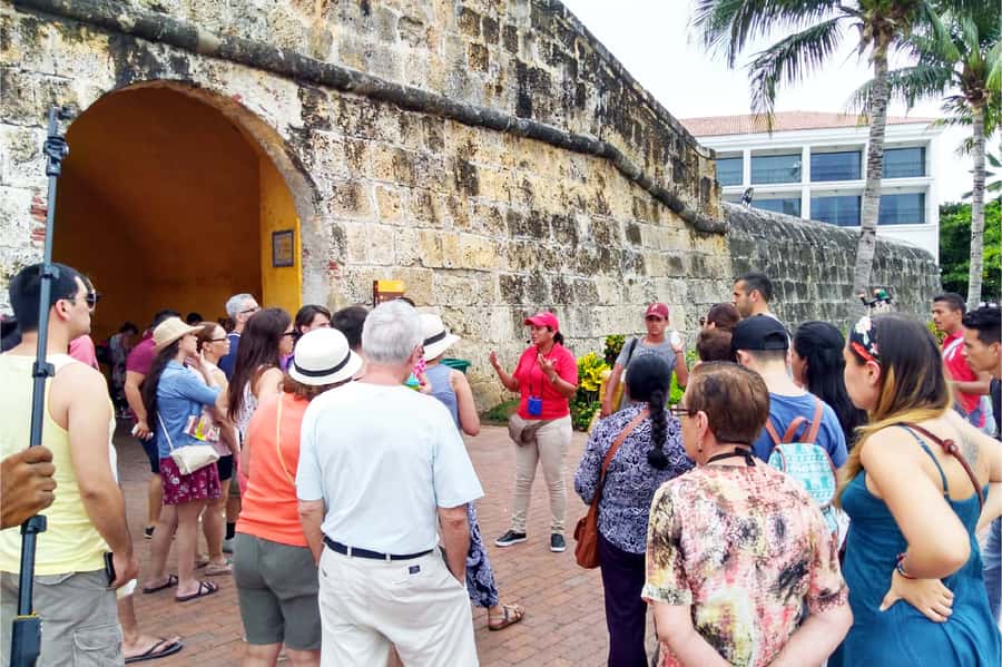 Cartagena: Shared Walking Tour of the Colonial Old Town - Lively squares with local artists and dancers