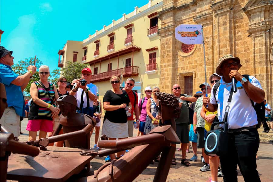 Cartagena: Shared Walking Tour of the Colonial Old Town - Shared group format: how it affects your day