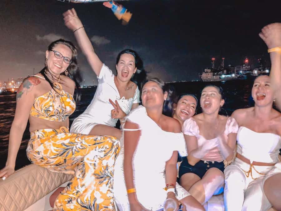 Cartagena: Speed Boat Party on the Bay with open bar - Music on board: fun for some, uneven for others
