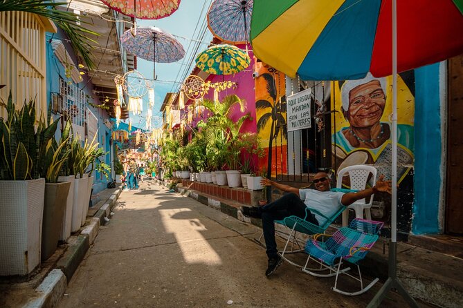 Cartagena Streets and Appointments Tour - Plaza de la Aduana: Cartagena’s mayor’s office, the old Customs House, and Calle de la Amargura