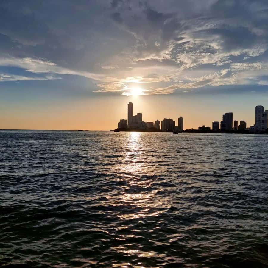 Cartagena: Sunset baytour with Dj, drinks and disco - DJ, crossover music, and the kind of fun that spreads
