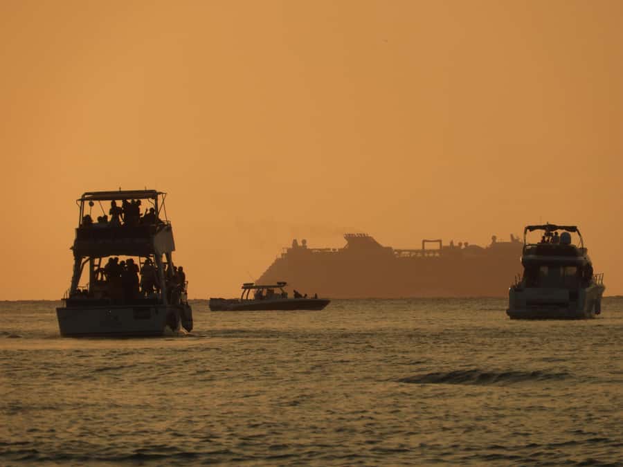 Cartagena: Sunset baytour with Dj, drinks and disco - Bahía de Cartagena viewpoints and skyline moments