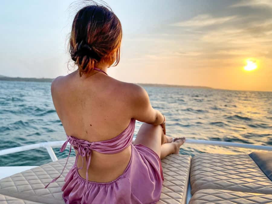 Cartagena: Sunset baytour with Dj, drinks and disco - The 2-hour sports boat ride: party tempo on the water