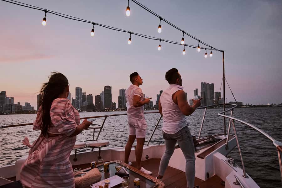 Cartagena: Sunset Cruise with Open Bar - Key points before you go