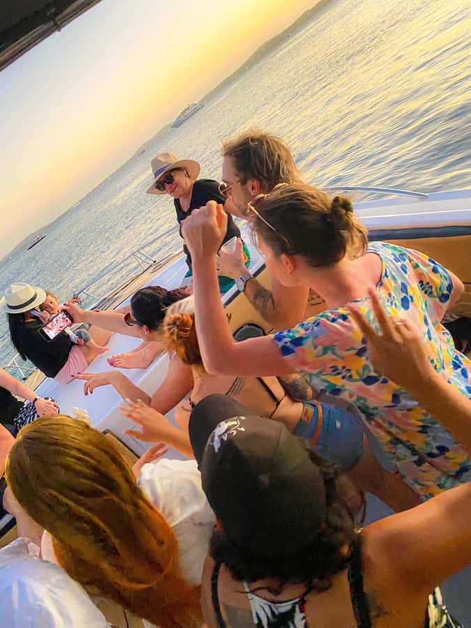 Cartagena: Sunset in boat in the bay with music and liquor - Price and value: why $24 can be a great deal in Cartagena