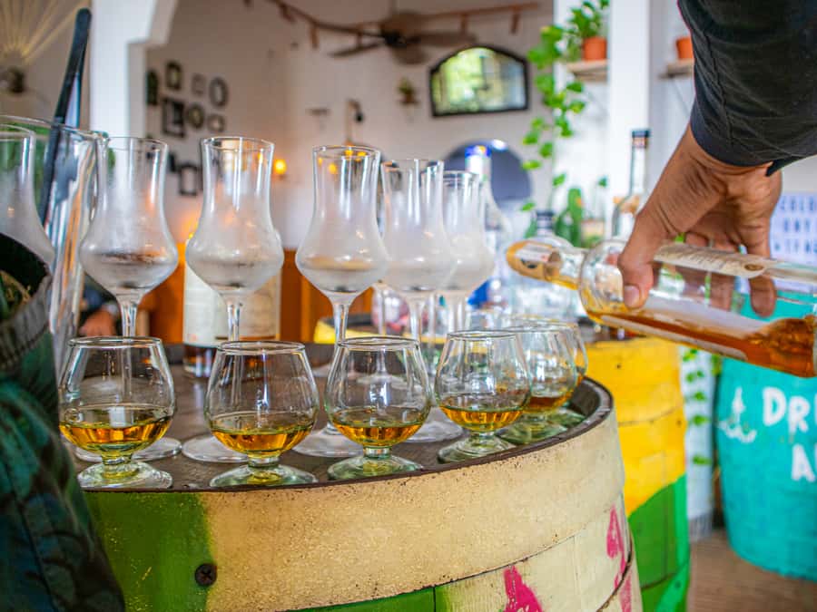 Cartagena: The Legendary Colombian Rum and Chocolate Tasting - The core experience: 105 minutes of 8 rums and paired chocolates