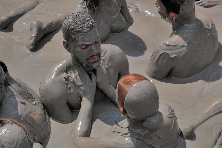 Cartagena: Totumo Mud Volcano Experience - Santa Catalina Setup: The Quiet Time Before the Dirt