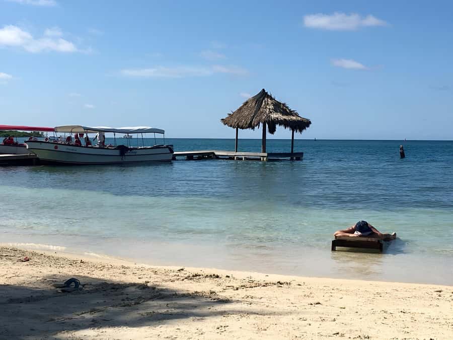 Cartagena: Tour to Playa Tranquila with Snorkeling + Luminous Plankton and Parasol - Lunch, Snack, and Beach Facilities: Comfort Adds Up on a Long Day