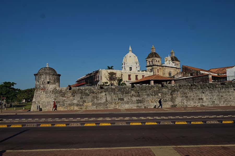 Cartagena: Walled City and Getsemani Shared Walking Tour - Two hours in Cartagena, split perfectly between old walls and street art