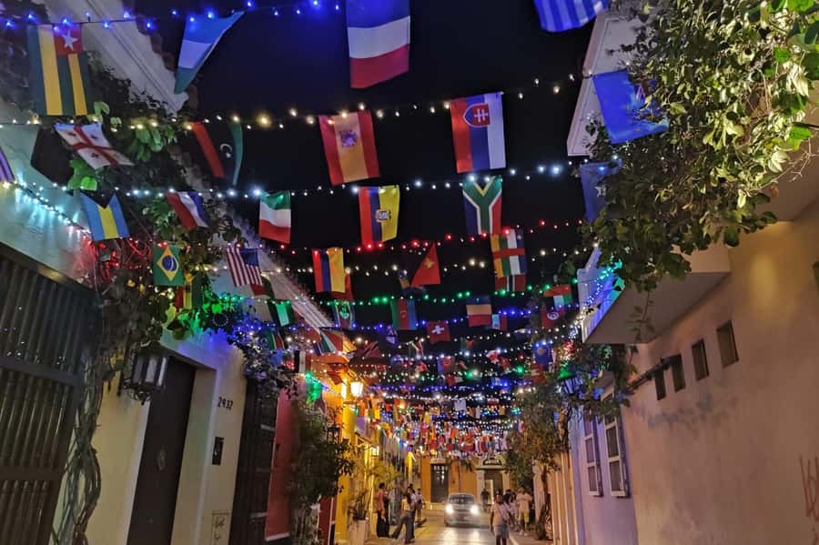 Cartagena: Walled City & Getsemani Private Tour - Rain, heat, and flooded streets: how to stay comfortable