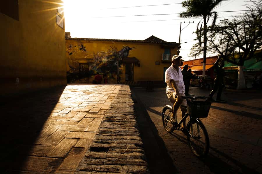 Cartagena: Walled City Walking Tour - Through Aduana Plaza, Coches Plaza, and Proclamation Square to Plaza de Bolívar