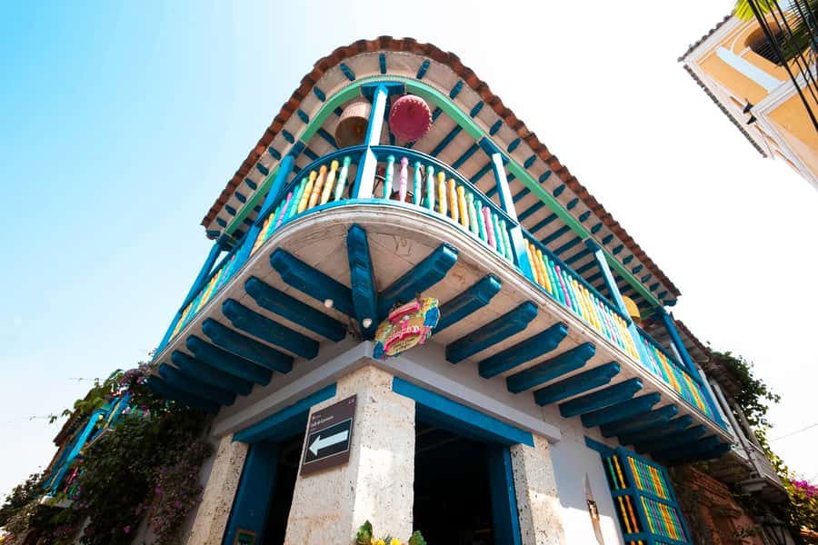 Cartagena: Walled City Walking Tour - Santo Domingo Baluarte, Café del Mar Views, and a Short Wall Walk