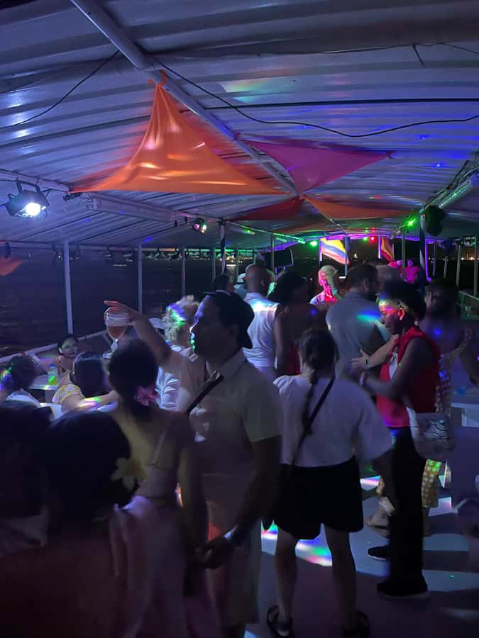 Cartagena: White Night Boat Tour with Dinner and Open Bar - Key things to know before you go