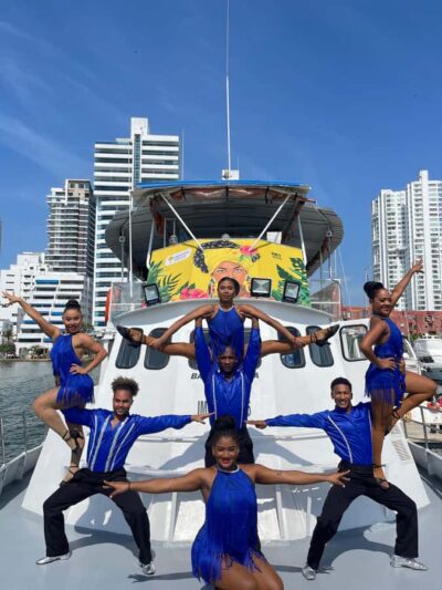 White Night Boat Tour with Dinner and Open Bar